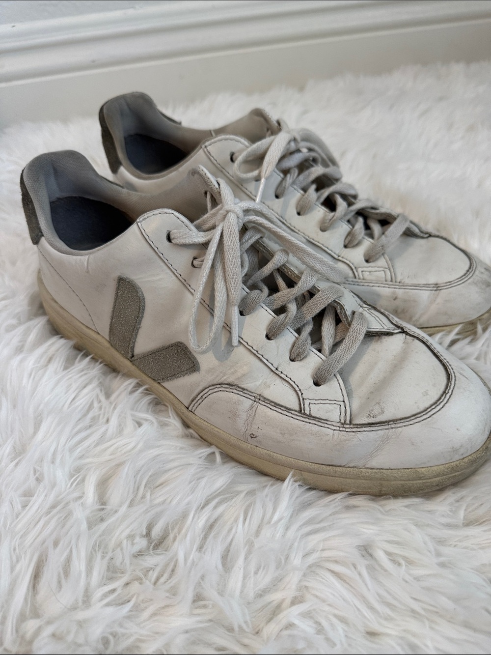Veja Men's White and Gray Low-Top Sneakers